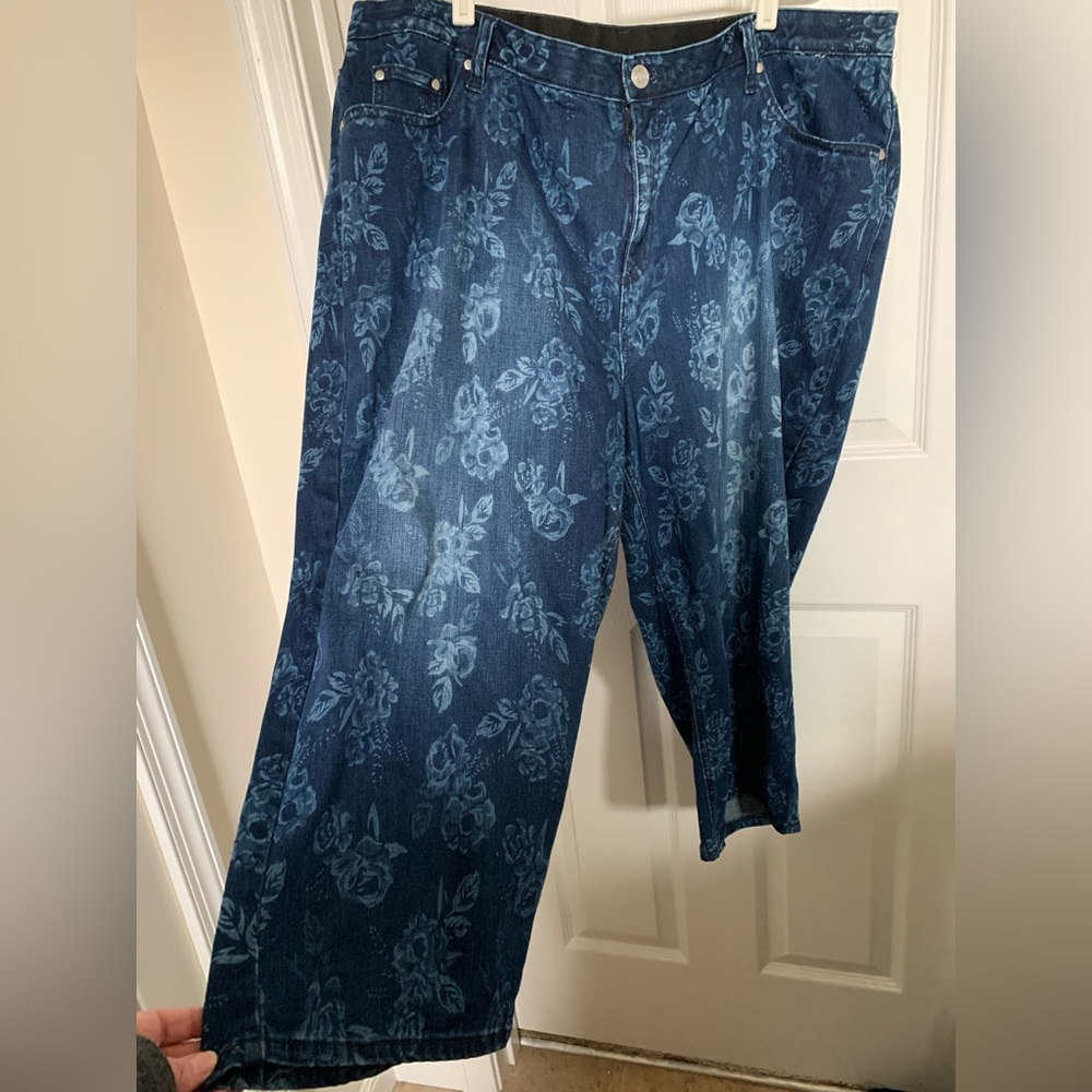 EUC Catherines Blue Floral Denim Crop Jeans Plus Size 26